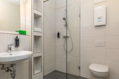 Badezimmer mit Dusche, Foto: K. Heigl, Lizenz: Hotel Fuchsbau