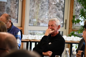 Auch Hubertus Meckelmann, ehemaliger Leiter des Naturparks, hat Spaß beim Neujahrsempfang des LFV © LFV NNN