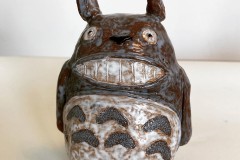 Keramikfigur Totoro, Foto: Felix Hochmuth